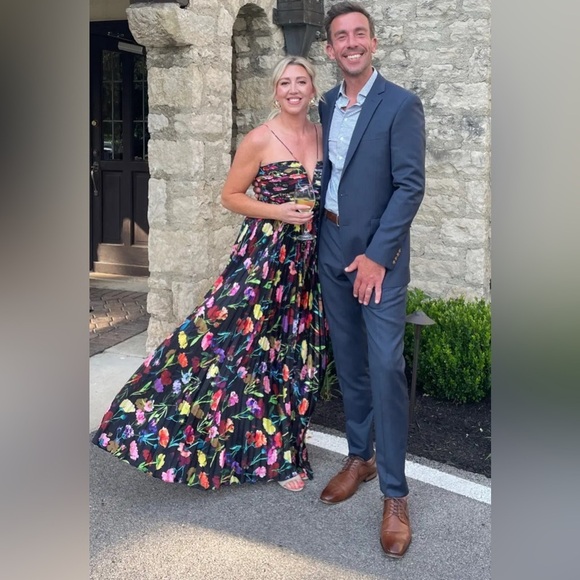 AIIFOS
Adriana Gown size 12
$795 original - Picture 3 of 14